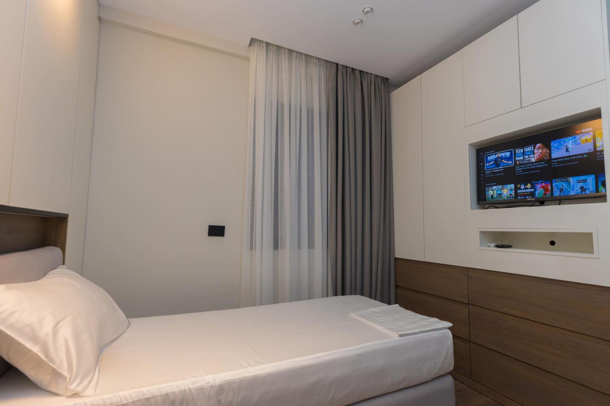 Diora'S Hotel And Apartments Vlorë Habitación foto